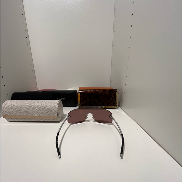 CHANEL Shield Rimless Amber sunglasses - Picture 5 of 8